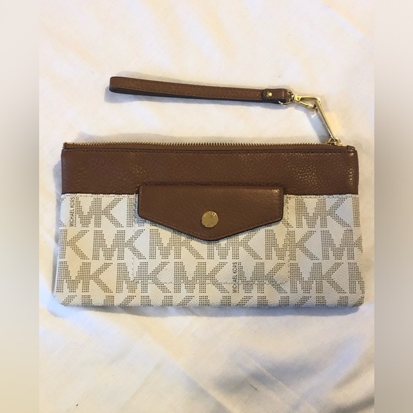 Michael Kors Wristlet - Picture 1 of 2
